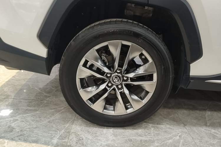 Used Toyota Wildlander 2021 Dual-Engine 2.5L E-CVT Two-Wheel Drive Luxury Edition Right Rear Wheel Hub