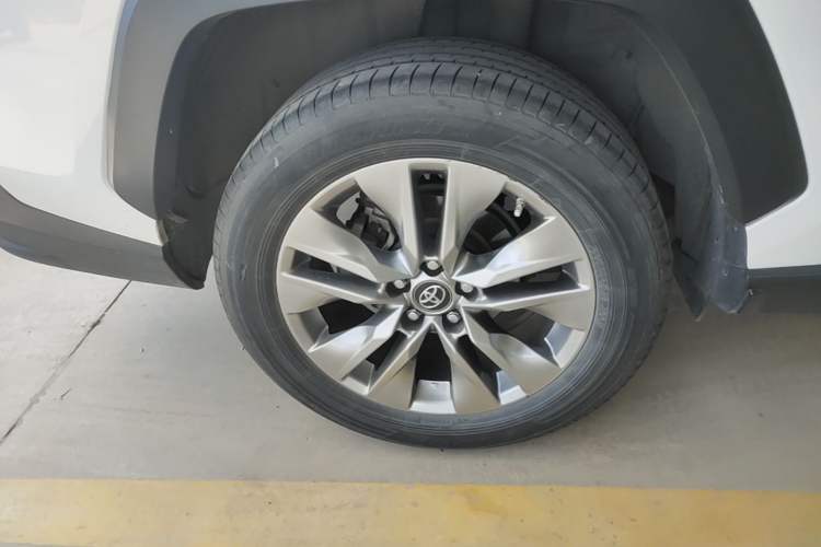 Used Toyota Wildlander 2021 2.0L CVT 4x4 Luxury Edition Right Rear Wheel Hub
