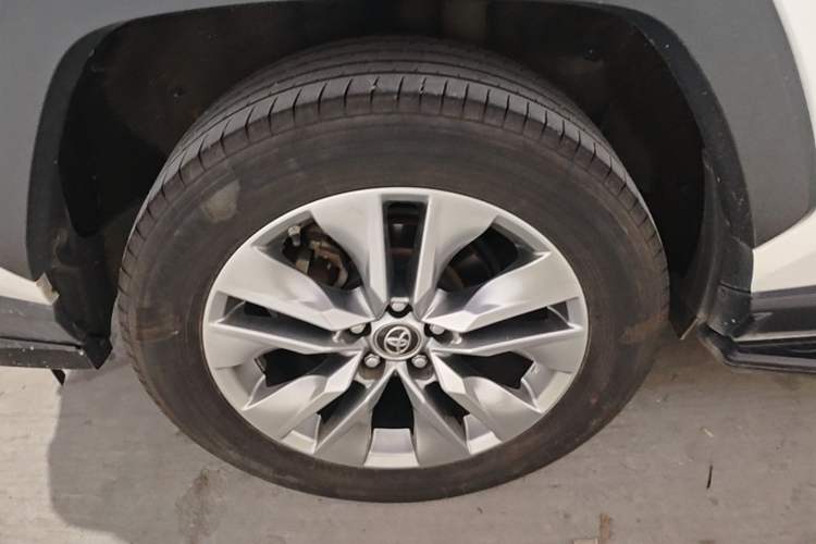 Used Toyota Wildlander 2021 2.0L CVT Two-Wheel Drive Luxury Edition Right Rear Wheel Hub