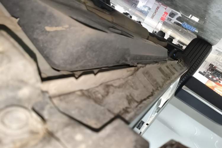 Used Toyota Wildlander 2021 Dual-Engine 2.5L E-CVT Two-Wheel Drive Luxury Edition Right Side Sill