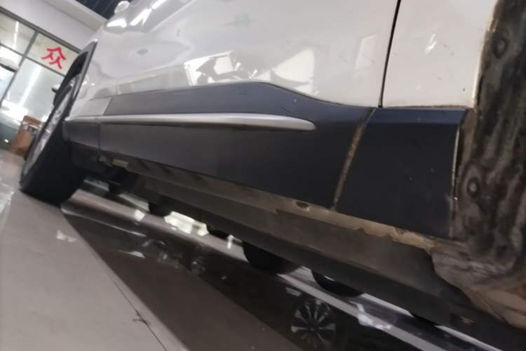 Used Toyota Wildlander 2021 2.0L CVT Two-Wheel Drive Luxury Edition Right Side Sill