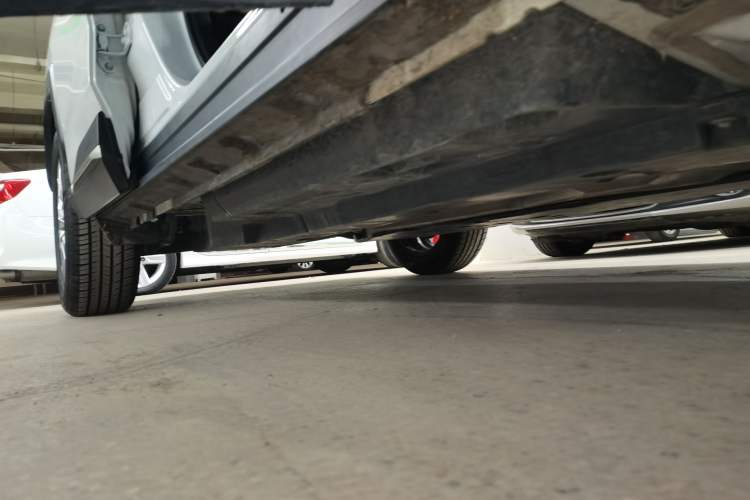 Used Toyota Wildlander 2021 2.0L CVT Two-Wheel Drive Luxury Edition Right Side Sill