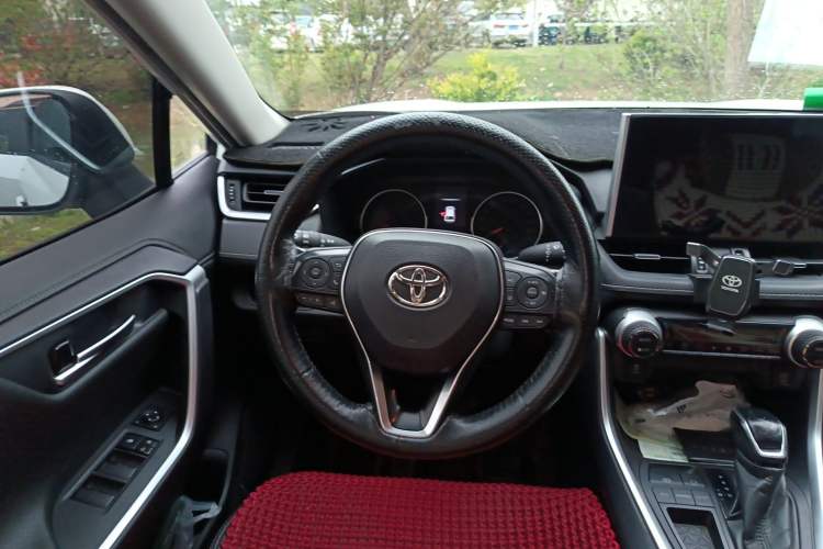 Used Toyota Wildlander 2021 2.0L CVT Two-Wheel Drive Luxury Edition Steering Wheel