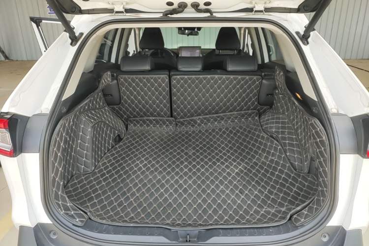 Used Toyota Wildlander 2021 2.0L CVT 4x4 Luxury Edition Trunk