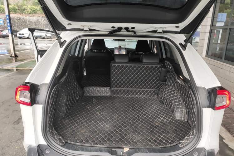 Used Toyota Wildlander 2021 2.0L CVT 4x4 Luxury Edition Trunk