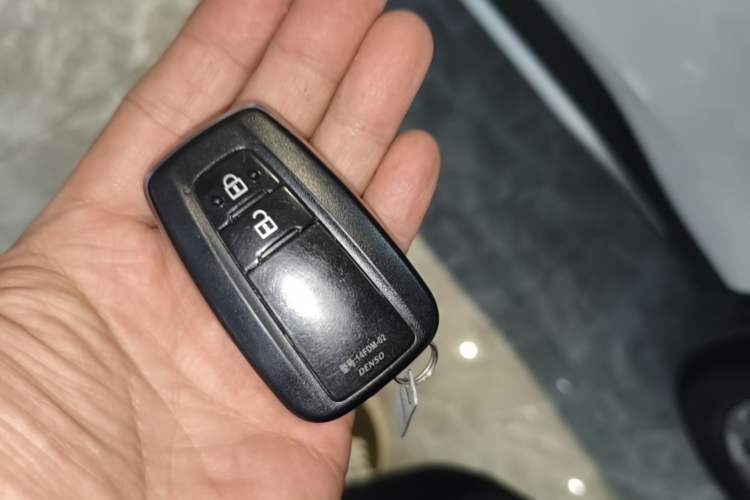 Used Toyota Wildlander 2021 Dual-Engine 2.5L E-CVT Two-Wheel Drive Luxury Edition Vehicle Key
