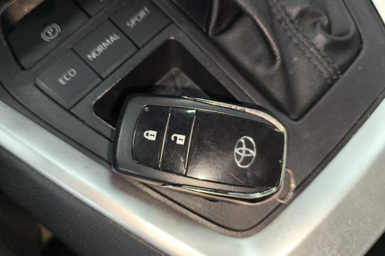 Used Toyota Wildlander 2021 2.0L CVT Two-Wheel Drive Luxury Edition Vehicle Key