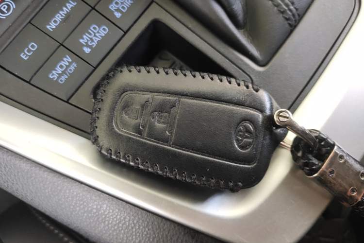 Used Toyota Wildlander 2021 2.0L CVT 4x4 Luxury Edition Vehicle Key