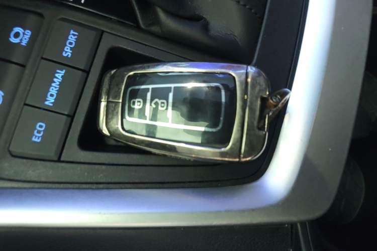 Used Toyota Wildlander 2021 2.0L CVT Two-Wheel Drive Luxury Edition Vehicle Key