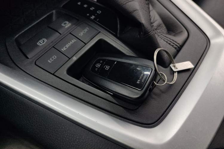 Used Toyota Wildlander 2021 2.0L CVT Two-Wheel Drive Luxury Edition Vehicle Key