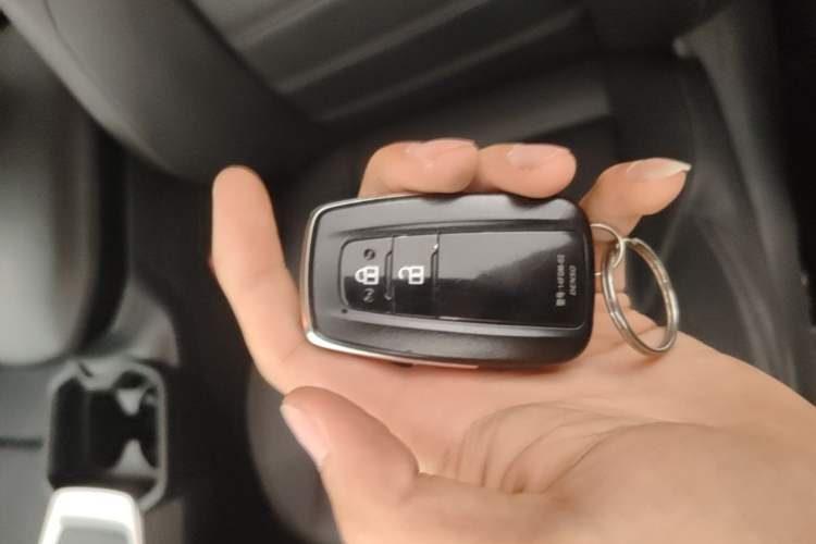 Used Toyota Wildlander 2021 2.0L CVT Two-Wheel Drive Luxury Edition Vehicle Key