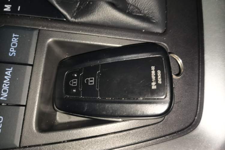 Used Toyota Wildlander 2021 2.0L CVT Two-Wheel Drive Luxury Edition Vehicle Key