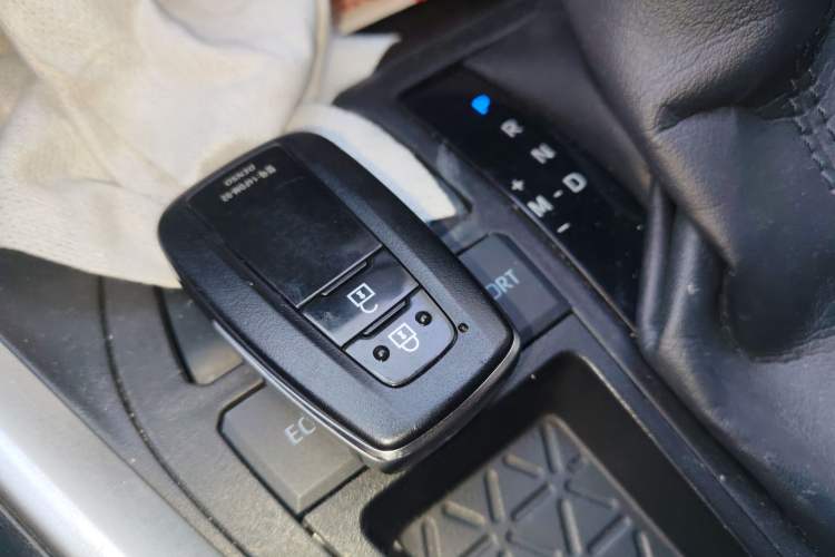 Used Toyota Wildlander 2021 2.0L CVT Two-Wheel Drive Luxury Edition Vehicle Key