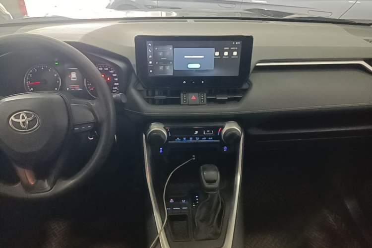 Used Toyota Wildlander 2022 Updated Version 2.0L CVT Two-Wheel Drive Leading Edition Audio And AC Panel