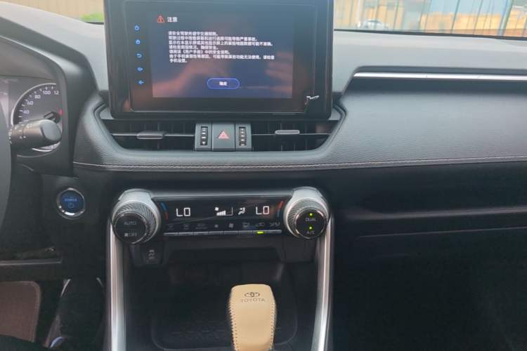 Used Toyota Wildlander 2022 Dual-Engine 2.5L E-CVT Two-Wheel Drive Urban Edition Audio And AC Panel