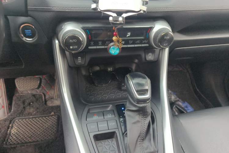 Used Toyota Wildlander 2022 2.0L CVT Two-Wheel Drive Luxury PLUS Edition Audio And AC Panel