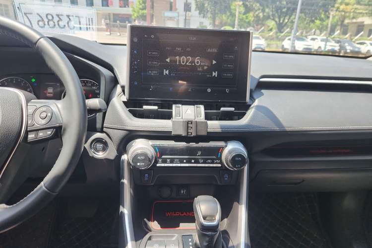 Used Toyota Wildlander 2022 2.0L CVT Two-Wheel Drive Luxury PLUS Edition Audio And AC Panel