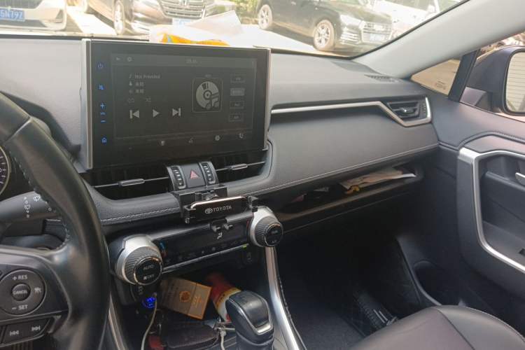 Used Toyota Wildlander 2022 2.0L CVT Two-Wheel Drive Luxury PLUS Edition Audio And AC Panel