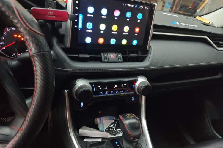 Used Toyota Wildlander 2022 Updated Version 2.0L CVT Two-Wheel Drive Leading Edition Audio And AC Panel