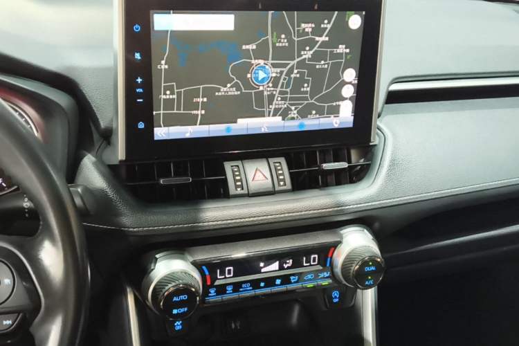 Used Toyota Wildlander 2022 2.0L CVT Two-Wheel Drive Luxury Edition Audio And AC Panel
