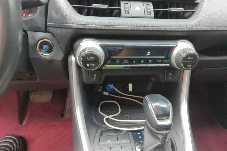 Used Toyota Wildlander 2022 2.0L CVT Two-Wheel Drive Luxury PLUS Edition Audio And AC Panel