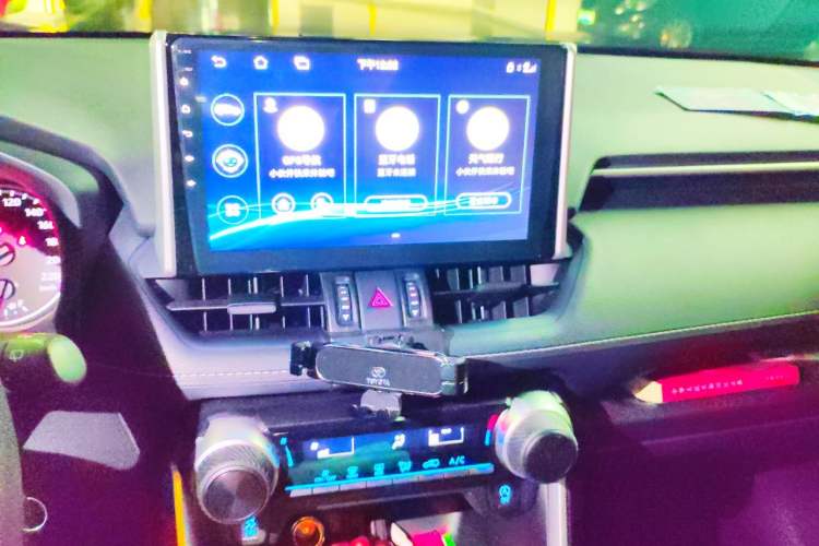 Used Toyota Wildlander 2022 Updated Version 2.0L CVT Two-Wheel Drive Leading Edition Audio And AC Panel