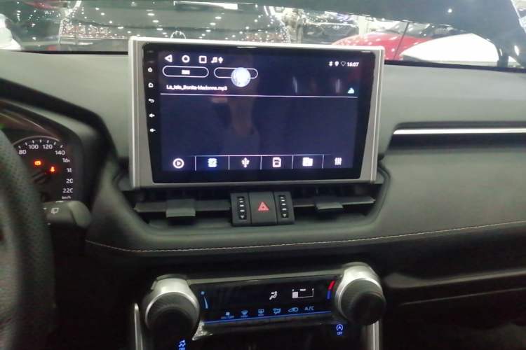 Used Toyota Wildlander 2022 Updated Version 2.0L CVT Two-Wheel Drive Leading Edition Audio And AC Panel