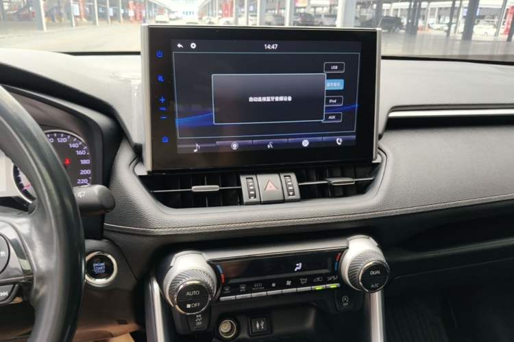 Used Toyota Wildlander 2022 2.0L CVT Two-Wheel Drive Luxury PLUS Edition Audio And AC Panel