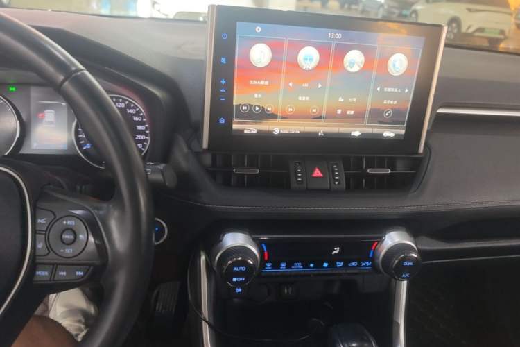 Used Toyota Wildlander 2022 Dual-Engine 2.5L E-CVT Two-Wheel Drive Luxury Edition Audio And AC Panel
