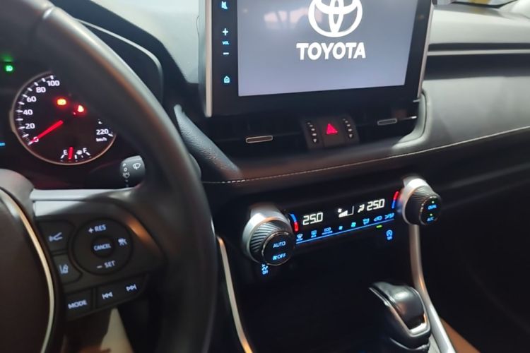 Used Toyota Wildlander 2022 2.0L CVT Two-Wheel Drive Luxury PLUS Edition Audio And AC Panel