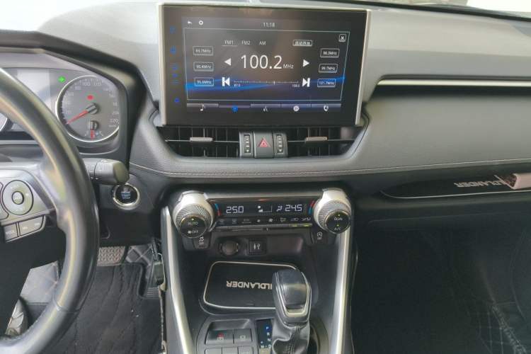 Used Toyota Wildlander 2022 2.0L CVT Two-Wheel Drive Luxury Edition Audio And AC Panel