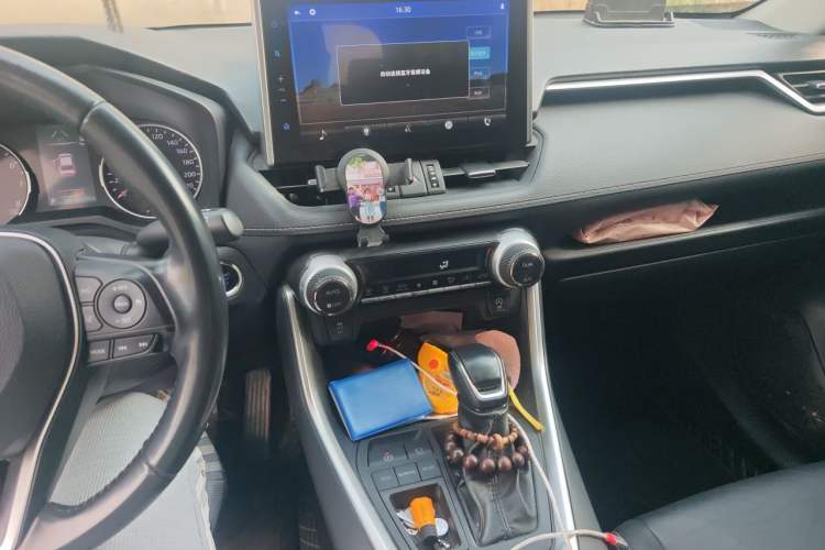 Used Toyota Wildlander 2022 2.0L CVT Two-Wheel Drive Luxury PLUS Edition Audio And AC Panel