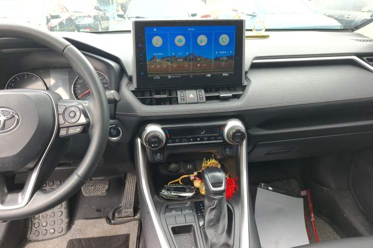 Used Toyota Wildlander 2022 2.0L CVT Two-Wheel Drive Luxury PLUS Edition Audio And AC Panel