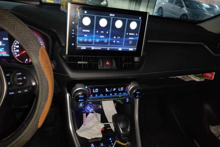 Used Toyota Wildlander 2022 2.0L CVT Two-Wheel Drive Luxury PLUS Edition Audio And AC Panel