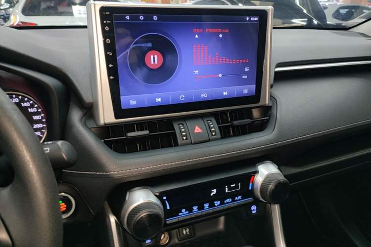 Used Toyota Wildlander 2022 Updated Version 2.0L CVT Two-Wheel Drive Leading Edition Audio And AC Panel