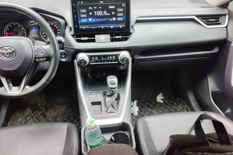 Used Toyota Wildlander 2022 2.0L CVT Two-Wheel Drive Luxury Edition Audio And AC Panel