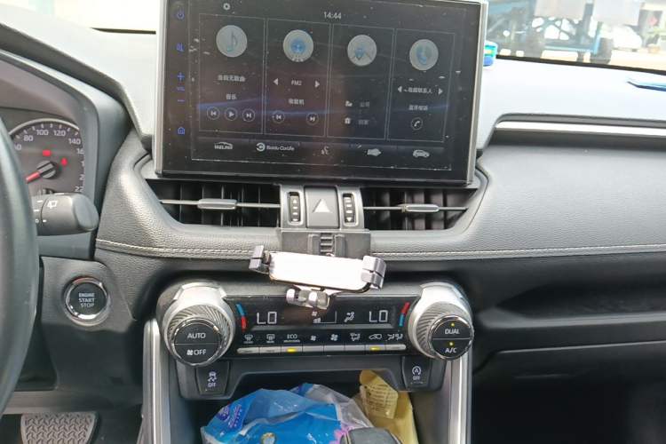 Used Toyota Wildlander 2022 2.0L CVT Two-Wheel Drive Luxury PLUS Edition Audio And AC Panel