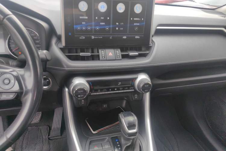 Used Toyota Wildlander 2022 2.0L CVT 4x4 Luxury PLUS Edition Audio And AC Panel