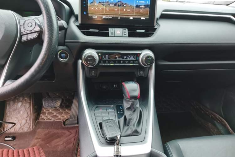 Used Toyota Wildlander 2022 2.0L CVT 4x4 Luxury PLUS Edition Audio And AC Panel