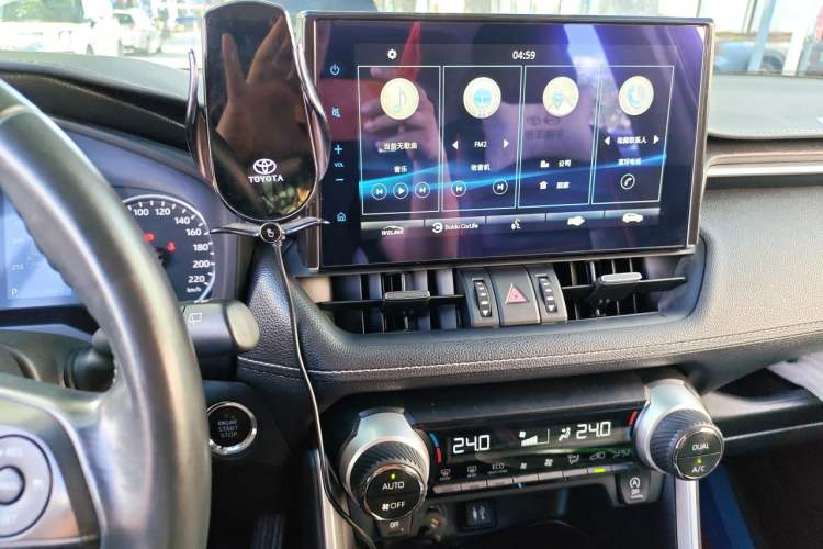 Used Toyota Wildlander 2022 2.0L CVT Four-Wheel Drive Luxury Edition Audio And AC Panel