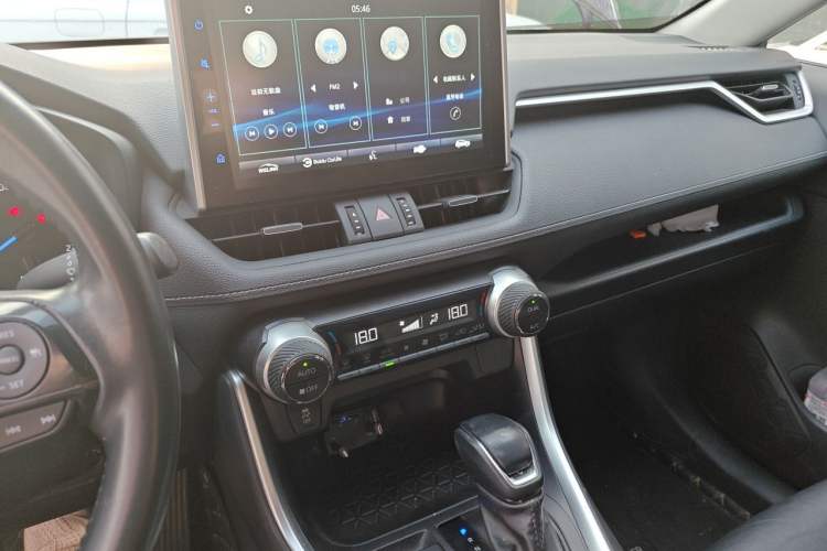 Used Toyota Wildlander 2022 Dual-Engine 2.5L E-CVT Two-Wheel Drive Luxury PLUS Edition Audio And AC Panel