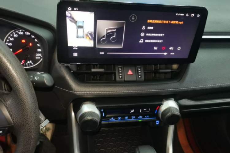 Used Toyota Wildlander 2022 Updated Version 2.0L CVT Two-Wheel Drive Leading Edition Audio And AC Panel
