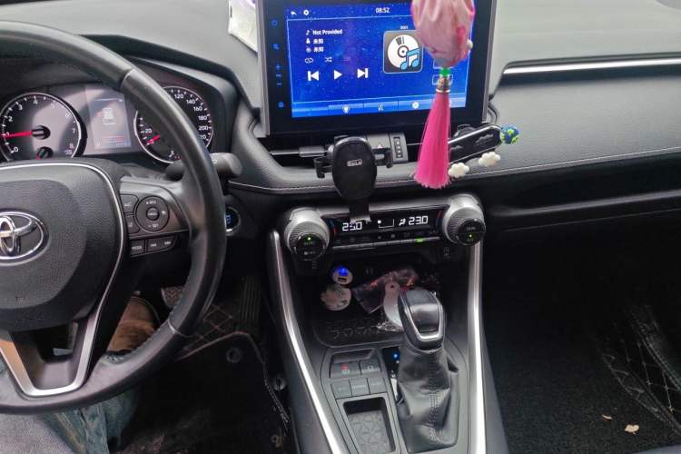 Used Toyota Wildlander 2022 2.0L CVT Two-Wheel Drive Luxury Edition Audio And AC Panel