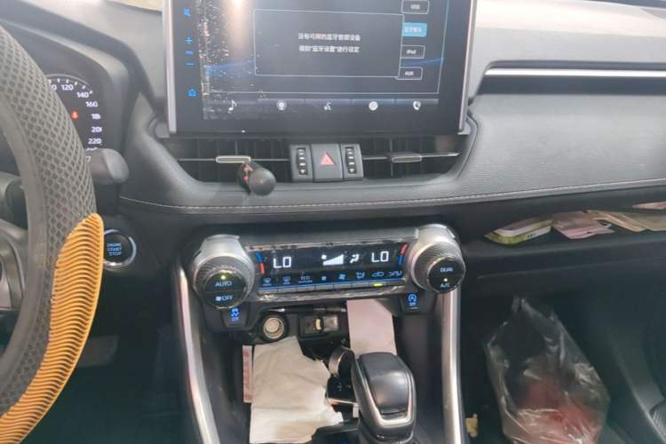 Used Toyota Wildlander 2022 2.0L CVT Two-Wheel Drive Luxury PLUS Edition Audio And AC Panel