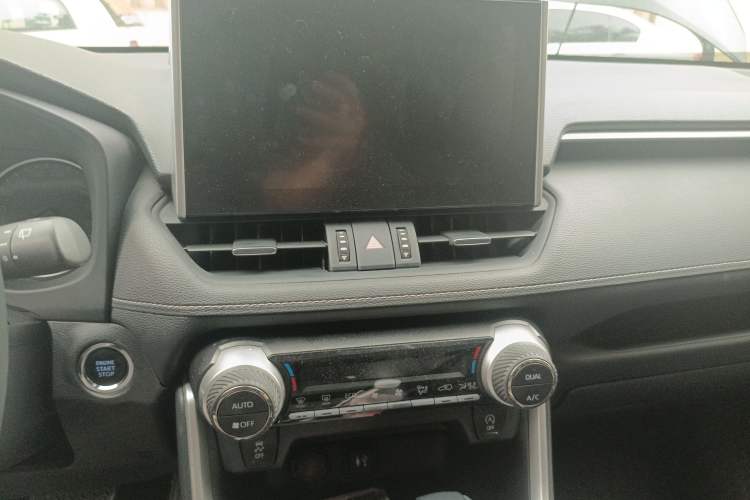 Used Toyota Wildlander 2022 2.0L CVT Two-Wheel Drive Luxury PLUS Edition Audio And AC Panel