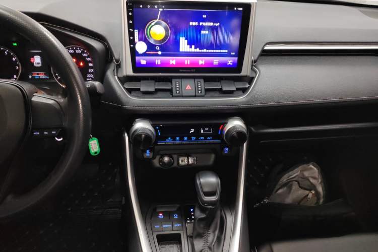 Used Toyota Wildlander 2022 Updated Version 2.0L CVT Two-Wheel Drive Leading Edition Audio And AC Panel