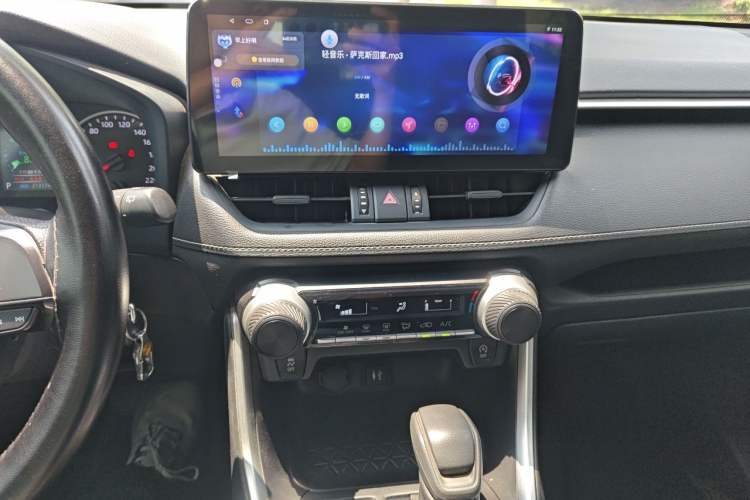 Used Toyota Wildlander 2022 Updated Version 2.0L CVT Two-Wheel Drive Leading Edition Audio And AC Panel