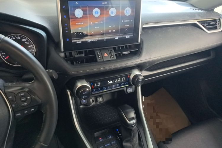 Used Toyota Wildlander 2022 2.0L CVT Two-Wheel Drive Luxury PLUS Edition Audio And AC Panel