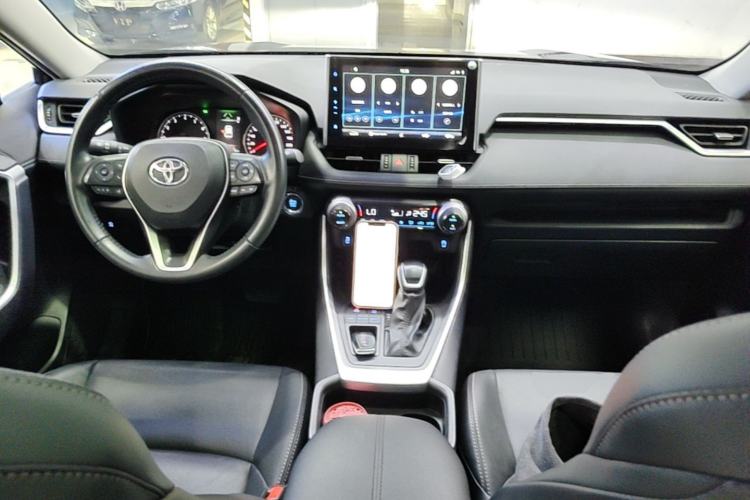 Used Toyota Wildlander 2022 2.0L CVT Two-Wheel Drive Luxury PLUS Edition Center Console