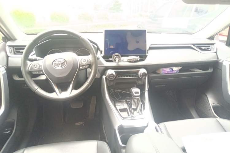 Used Toyota Wildlander 2022 2.0L CVT Two-Wheel Drive Luxury PLUS Edition Center Console